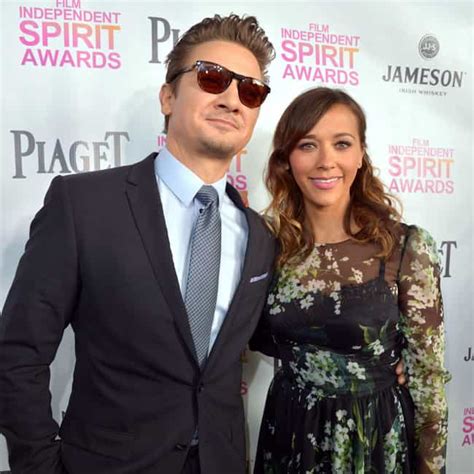 jeremy renner freundin|Jeremy Renner Girlfriend: Actor's Ex.